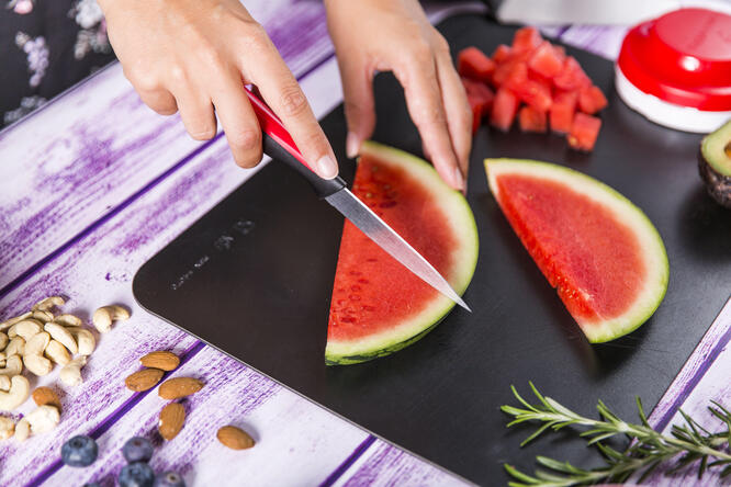 Tupperware Tagliere Flex Flexible Schneidunterlage -man kann Seiten hochbiegen und das Geschnittene sicher in einen Top oder Behälter geben