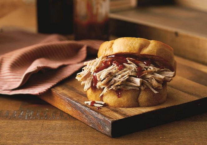 Tupperware Pulled Pork Sandwich 