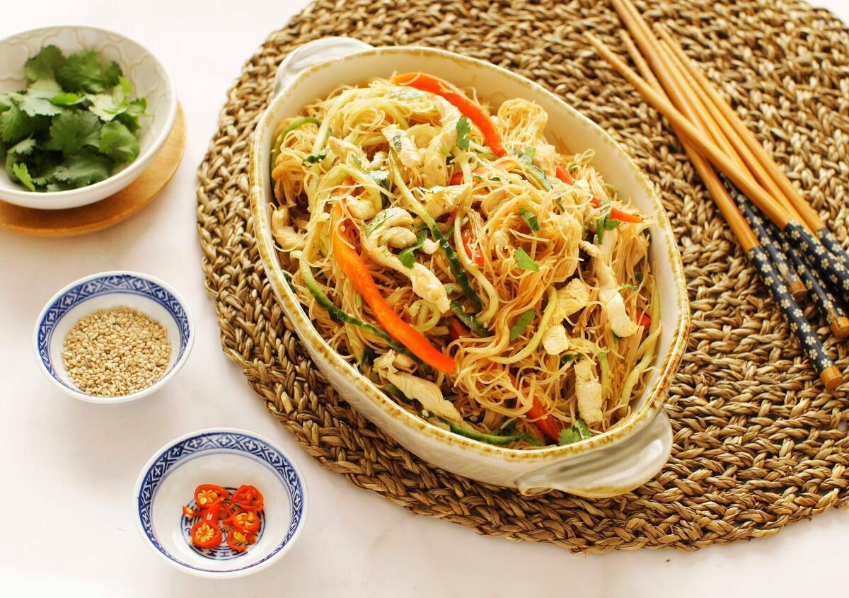Tupperware -Thailändischer Reisnudel-Salat