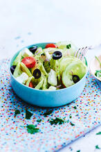 Salade de concombre avec feta et olives