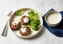 Lammplätzchen mit Pistazien und Tzatziki